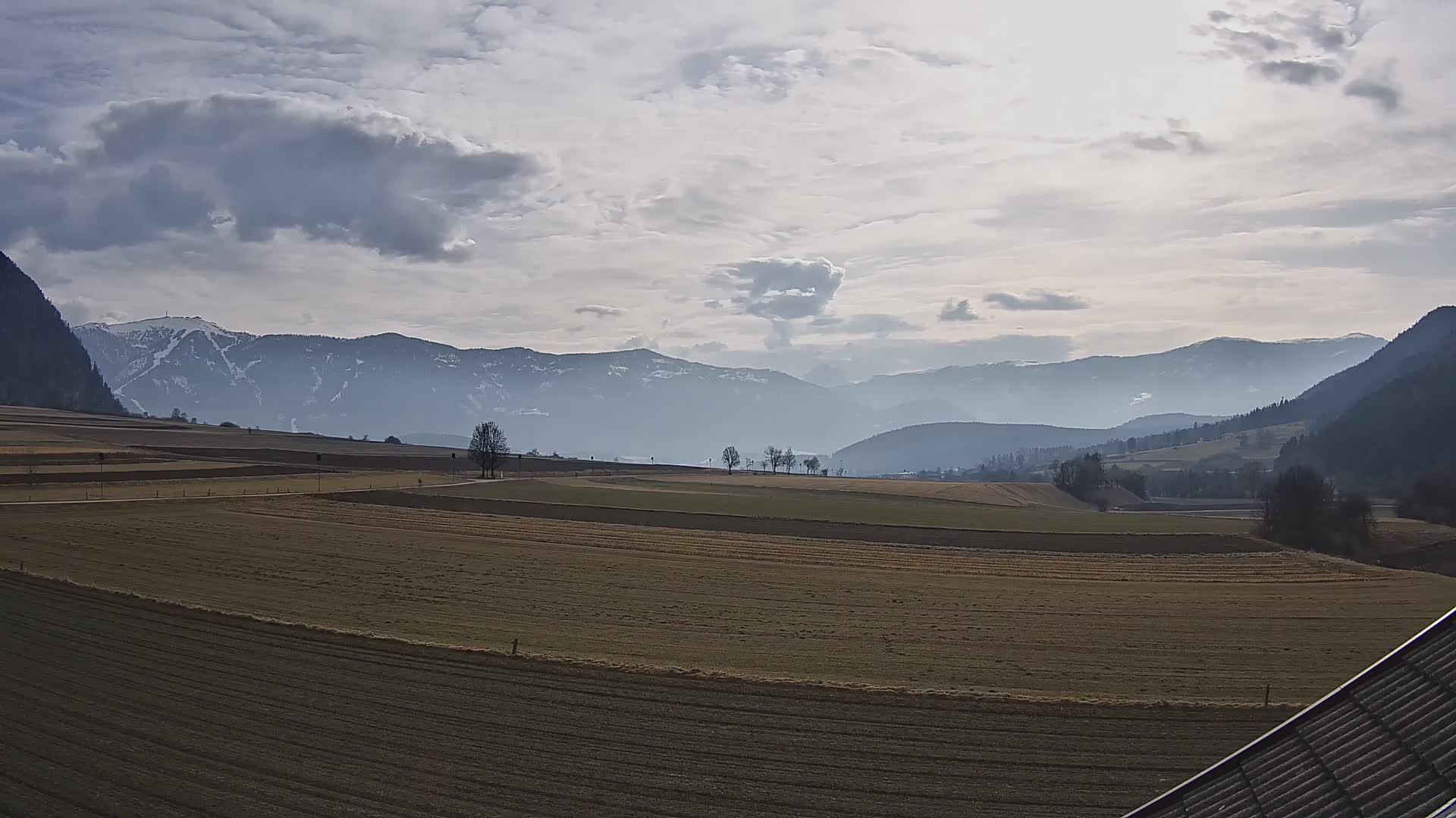 Gais | Vista dall’agriturismo Winklerhof verso Plan de Corones e le Dolomiti