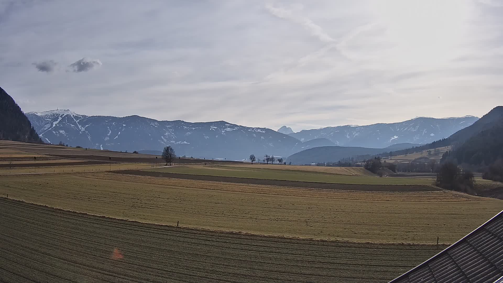 Gais | Vista dall’agriturismo Winklerhof verso Plan de Corones e le Dolomiti