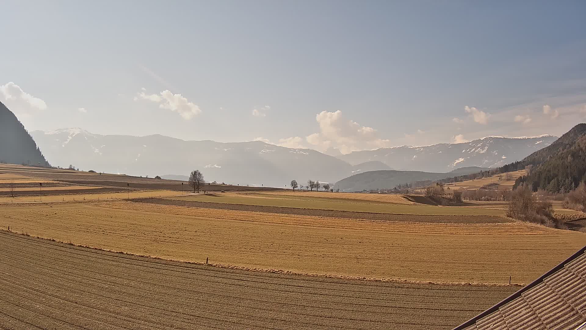 Gais | Vista dall’agriturismo Winklerhof verso Plan de Corones e le Dolomiti