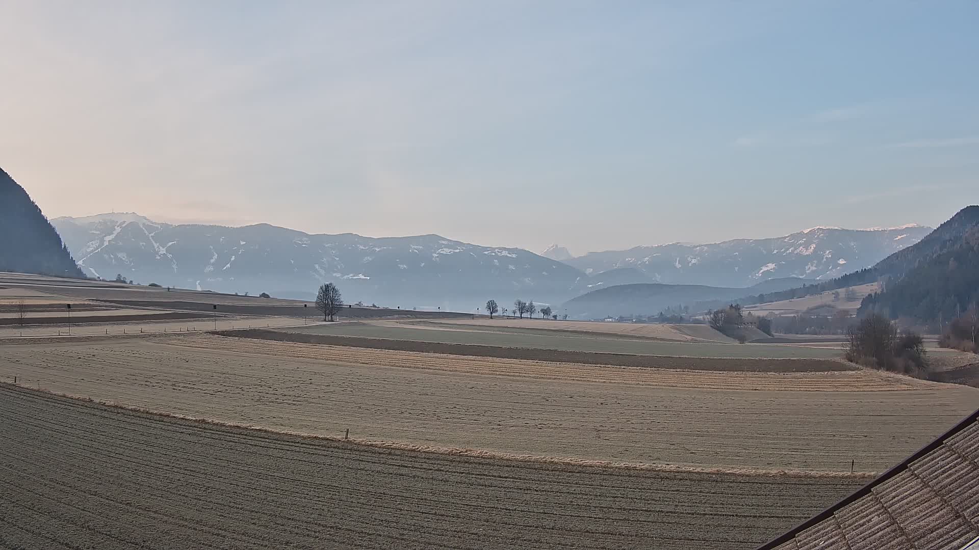 Gais | Vista dall’agriturismo Winklerhof verso Plan de Corones e le Dolomiti