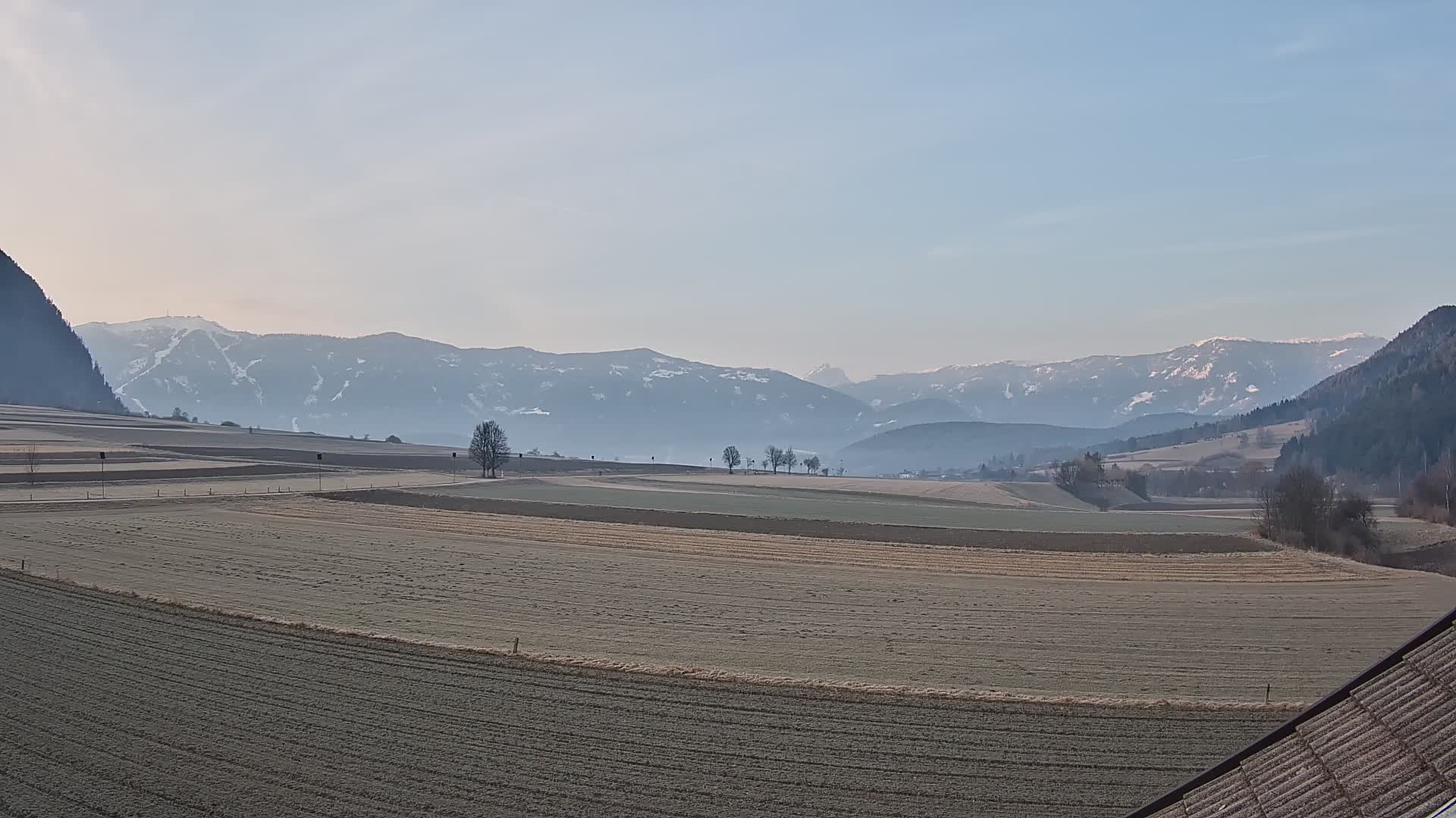 Gais | Vista dall’agriturismo Winklerhof verso Plan de Corones e le Dolomiti