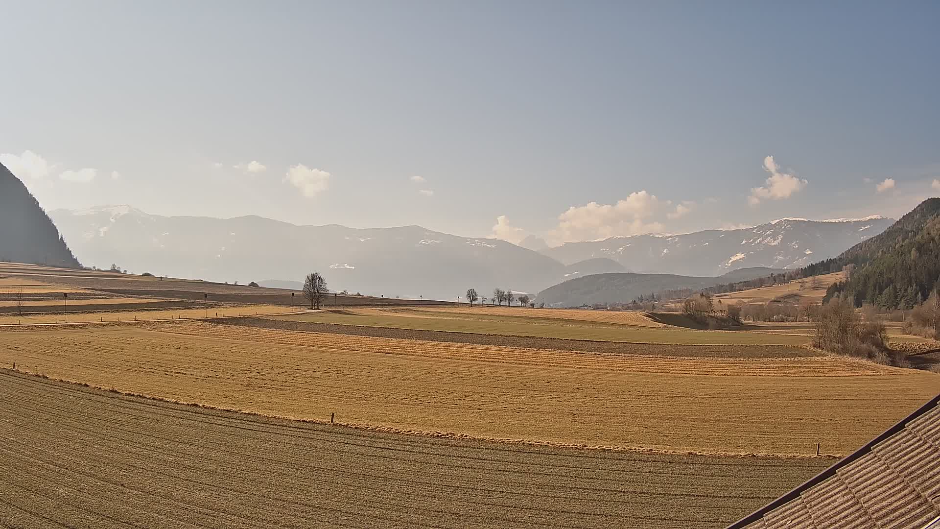 Gais | Vista dall’agriturismo Winklerhof verso Plan de Corones e le Dolomiti