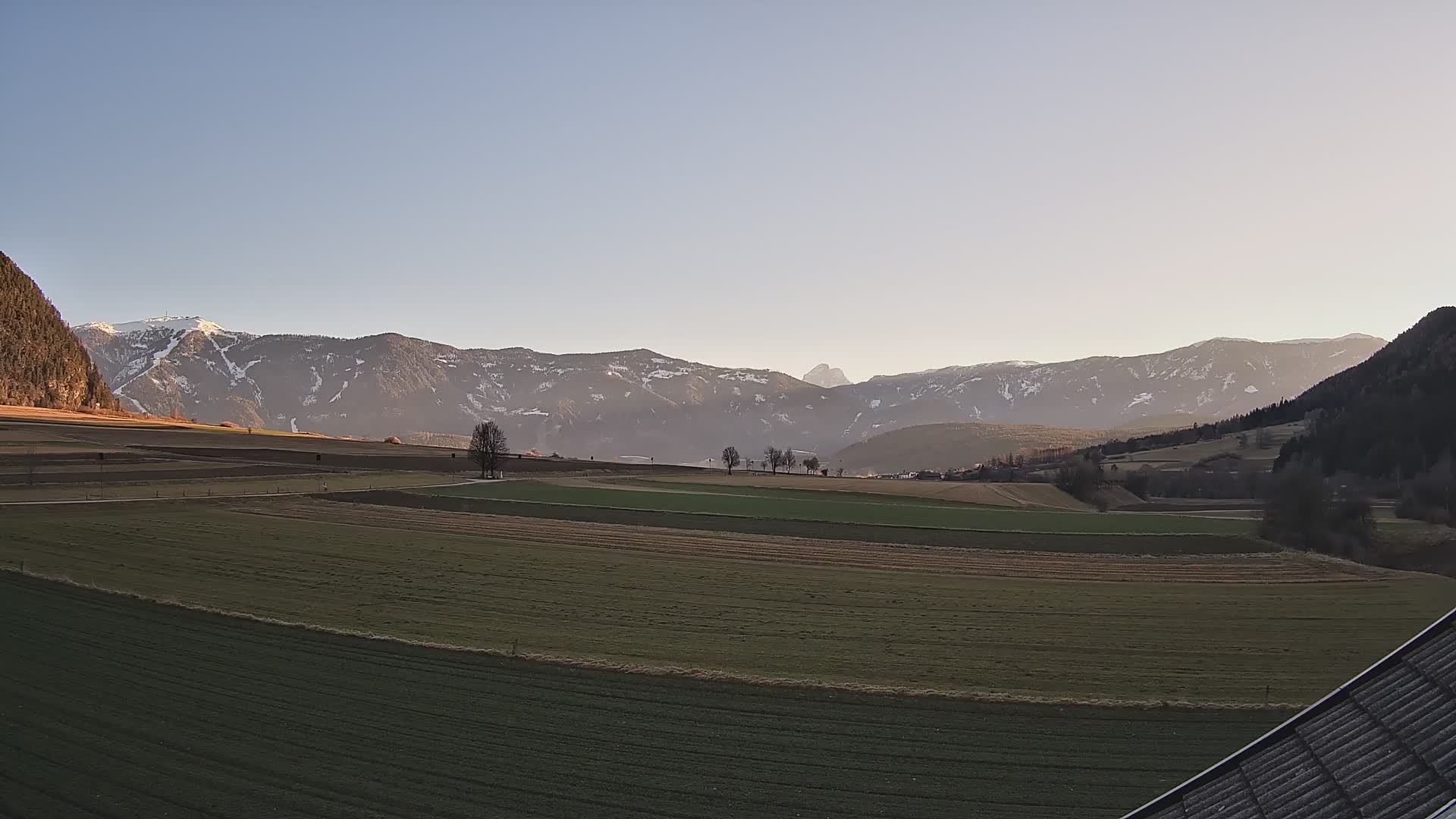 Gais | Vista dall’agriturismo Winklerhof verso Plan de Corones e le Dolomiti