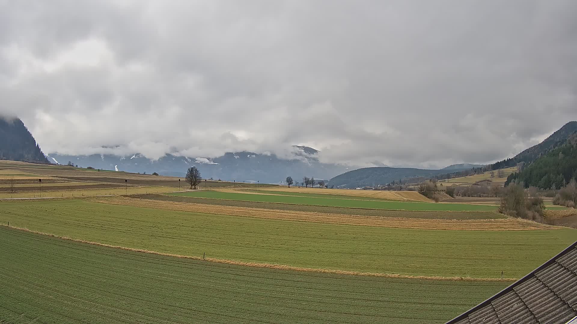 Gais | Vista dall’agriturismo Winklerhof verso Plan de Corones e le Dolomiti