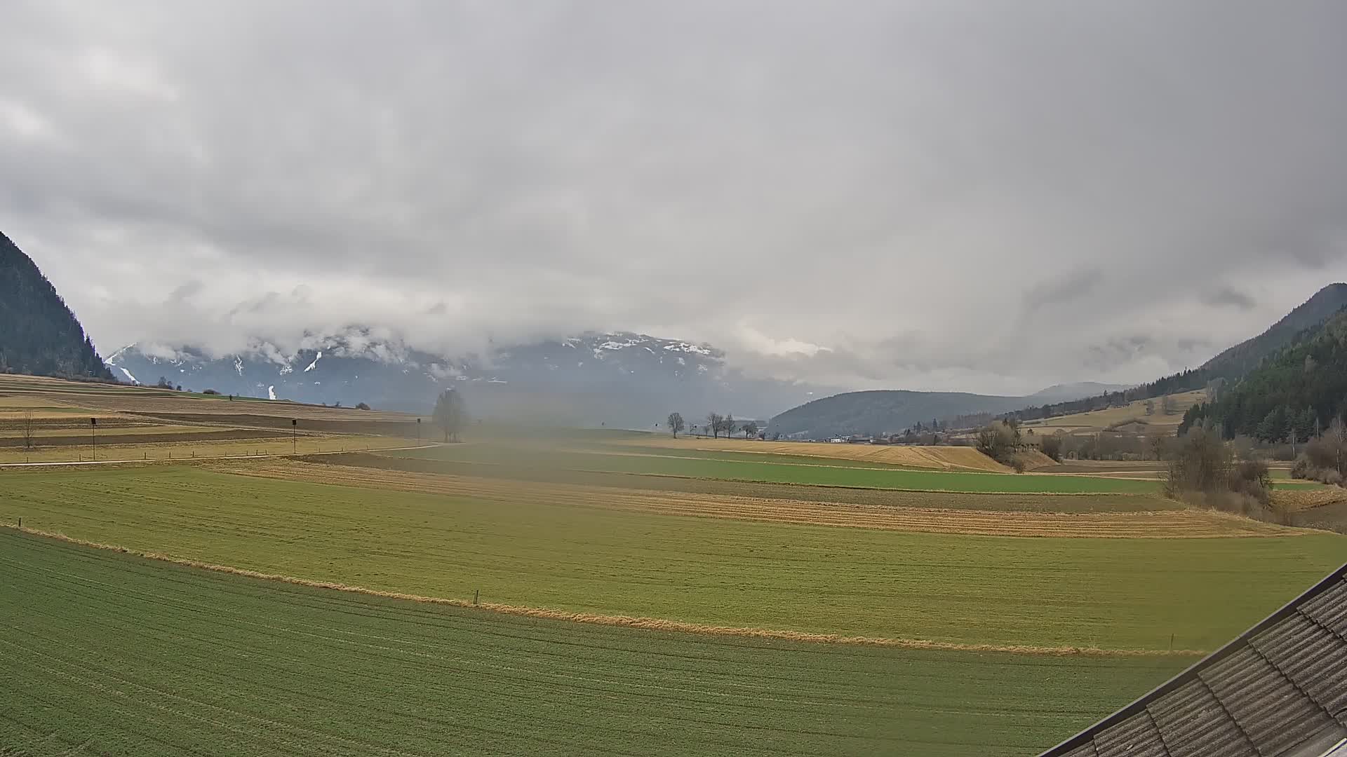 Gais | Vista dall’agriturismo Winklerhof verso Plan de Corones e le Dolomiti