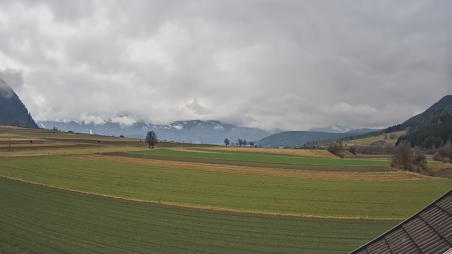 Gais | Vista dall’agriturismo Winklerhof verso Plan de Corones e le Dolomiti