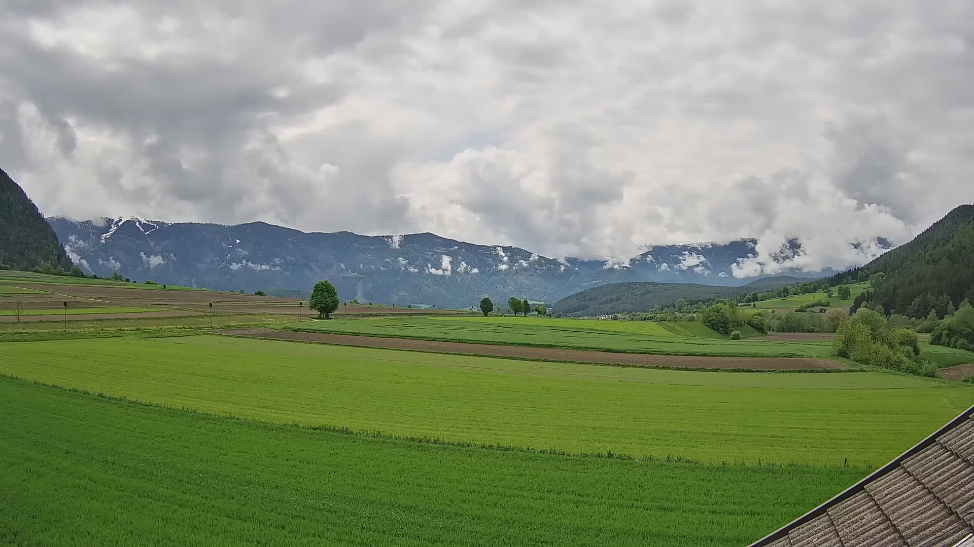 Gais | Vista dall’agriturismo Winklerhof verso Plan de Corones e le Dolomiti
