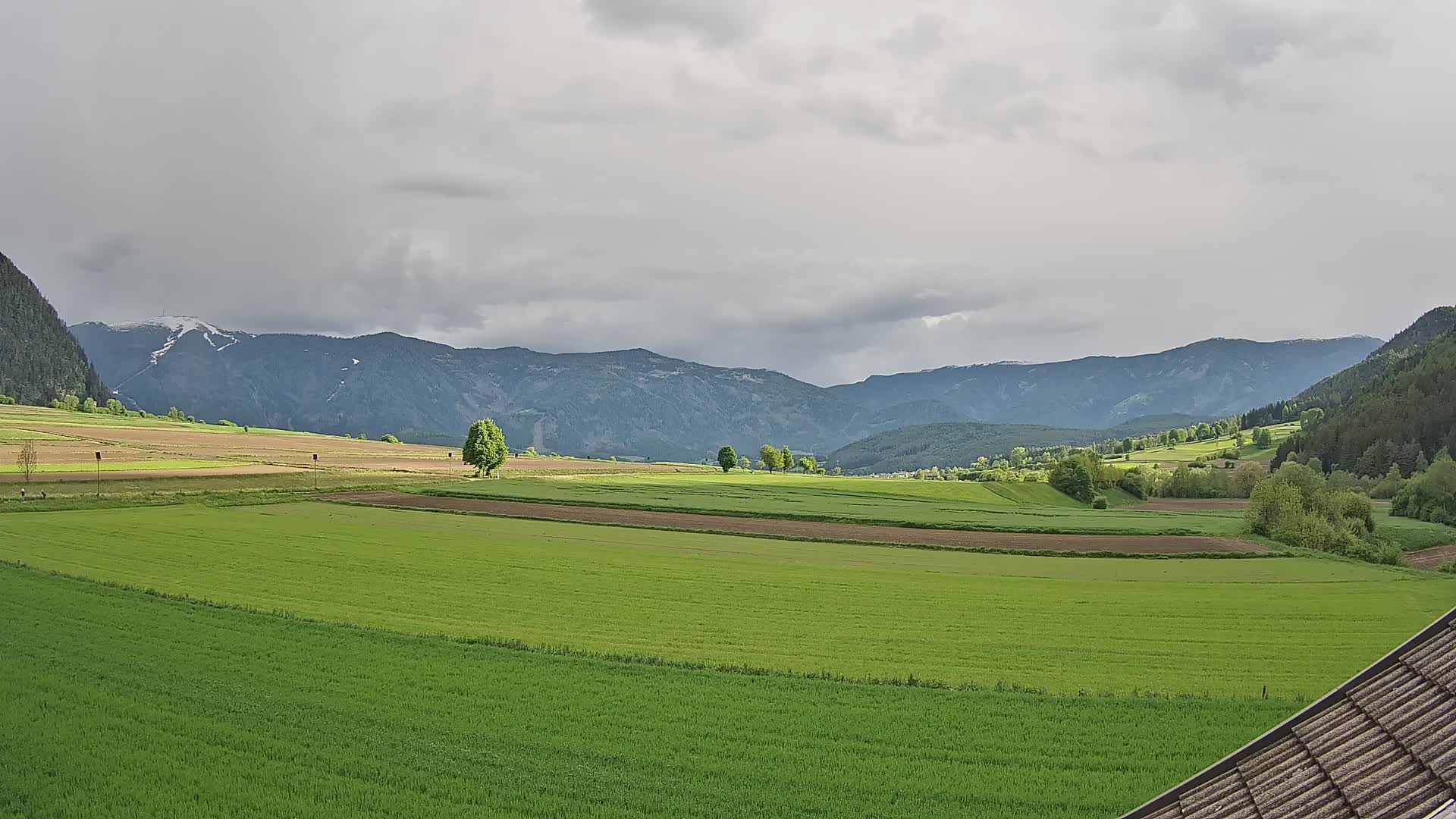 Gais | Vista dall’agriturismo Winklerhof verso Plan de Corones e le Dolomiti