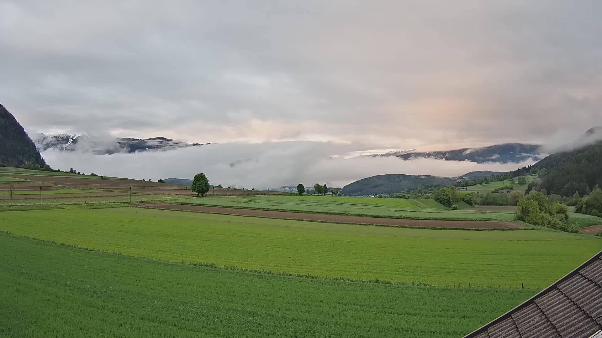 Gais | Vista dall’agriturismo Winklerhof verso Plan de Corones e le Dolomiti