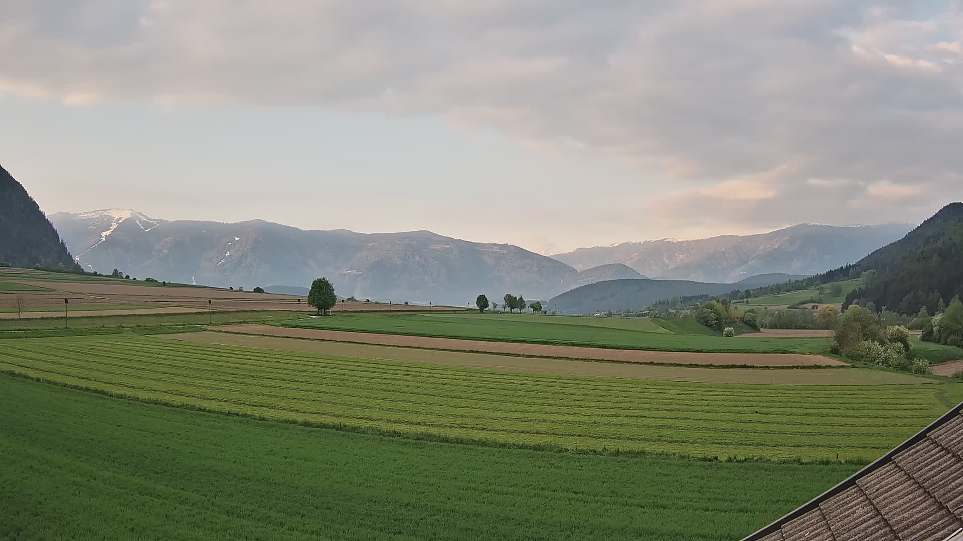 Gais | Blick vom Vintage Farm Winklerhof auf Kronplatz und Dolomiten