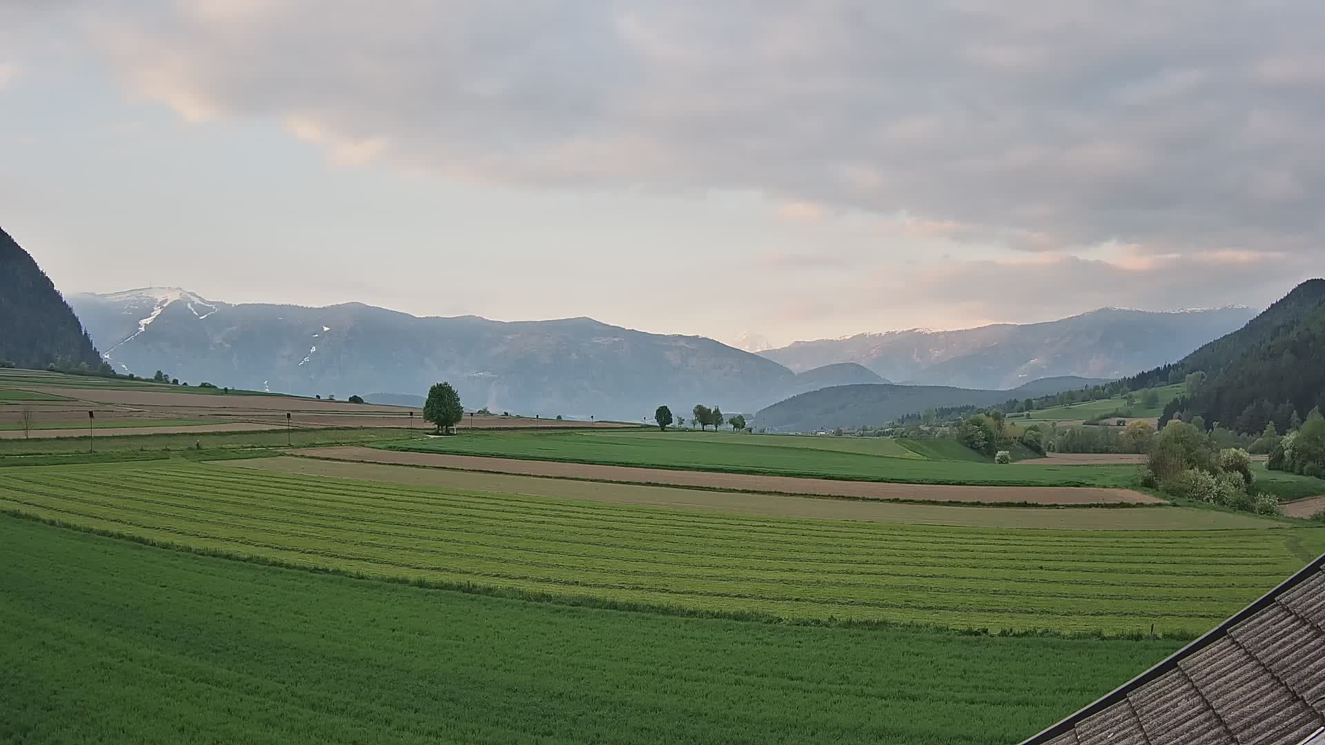 Gais | Vista desde la finca Winklerhof hacia Plan de Corones y los Dolomitas