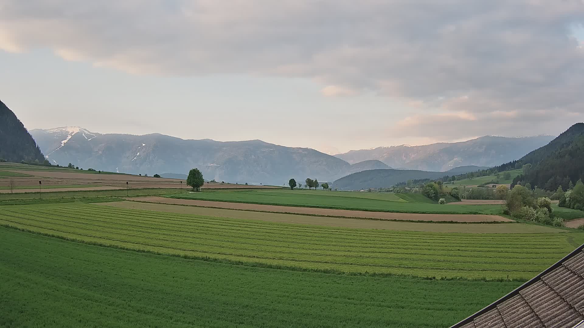 Gais | Vista desde la finca Winklerhof hacia Plan de Corones y los Dolomitas