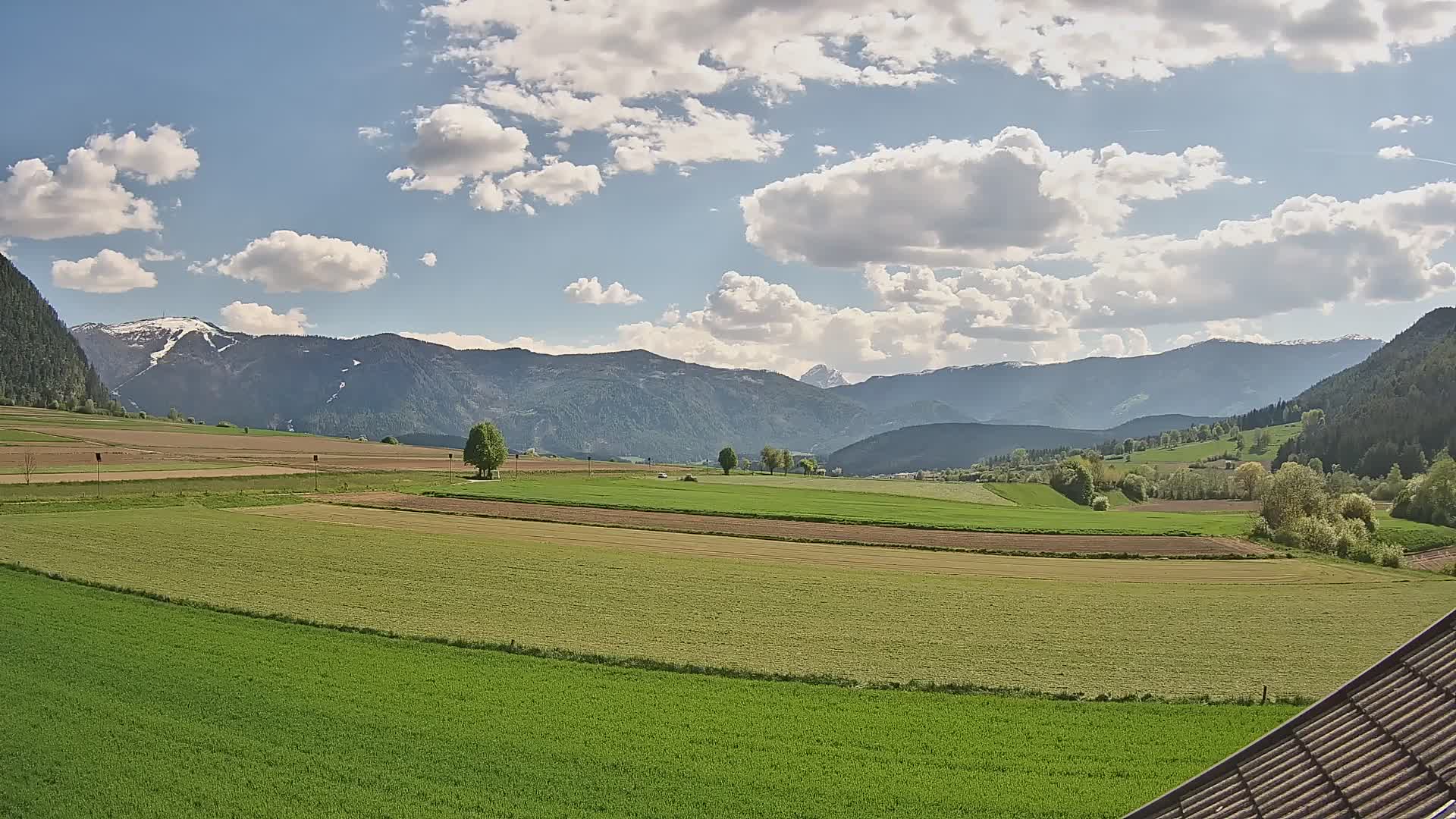Gais | Vista dall’agriturismo Winklerhof verso Plan de Corones e le Dolomiti