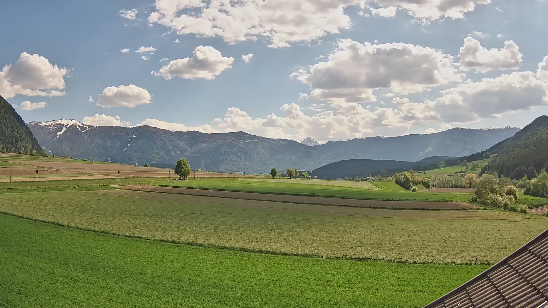 Gais | Vista dall’agriturismo Winklerhof verso Plan de Corones e le Dolomiti