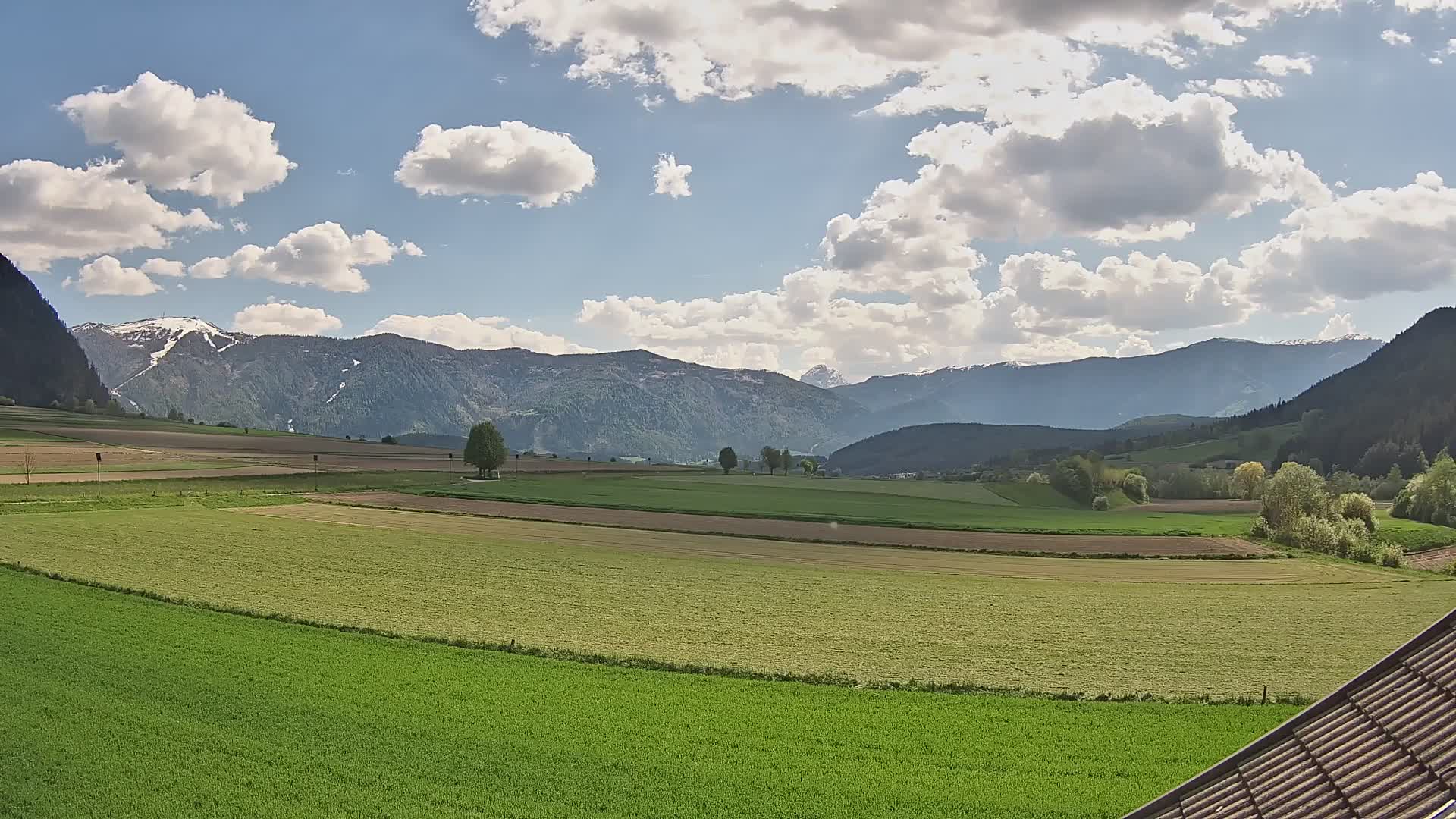 Gais | Vista dall’agriturismo Winklerhof verso Plan de Corones e le Dolomiti