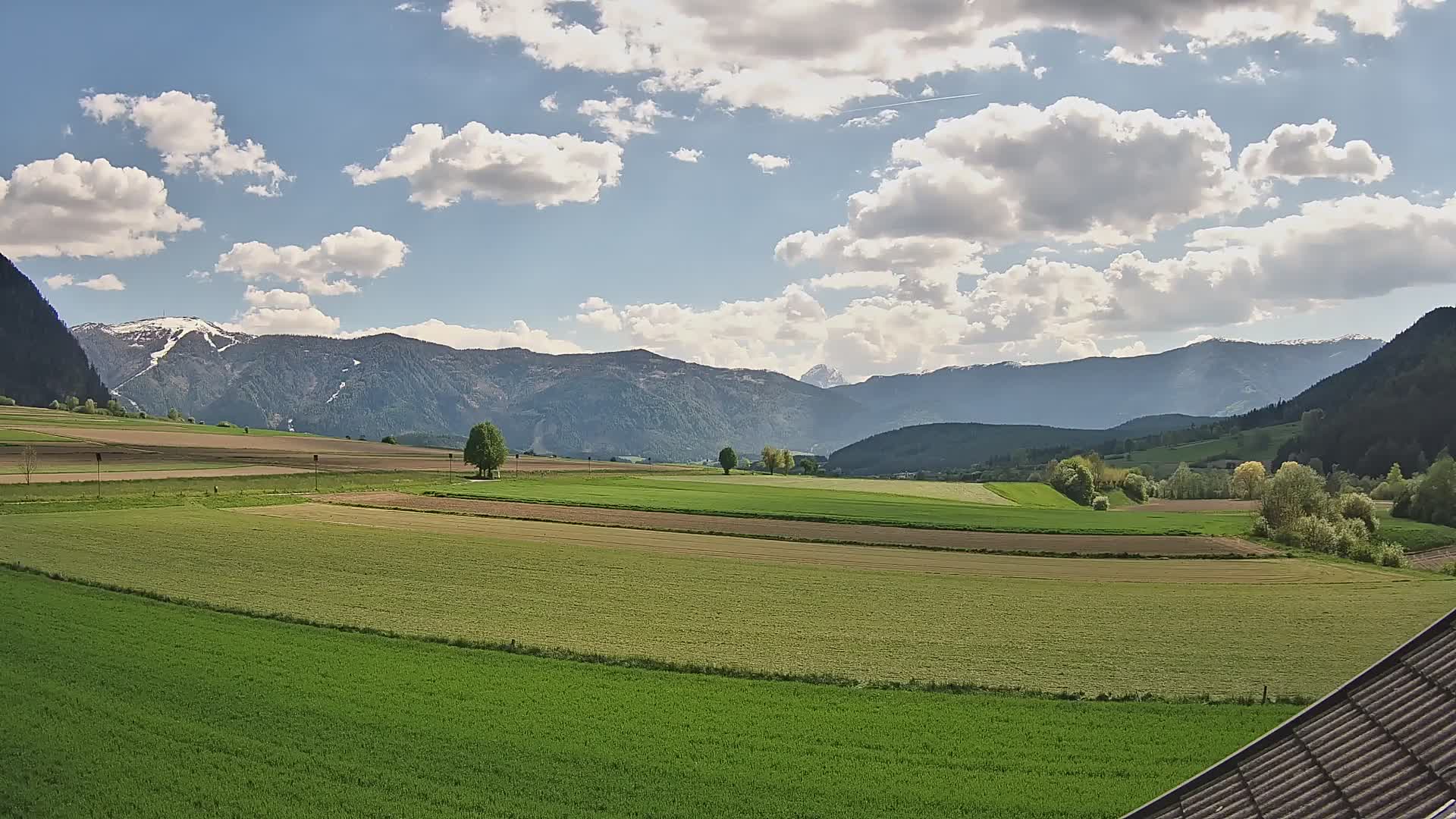 Gais | Vista dall’agriturismo Winklerhof verso Plan de Corones e le Dolomiti