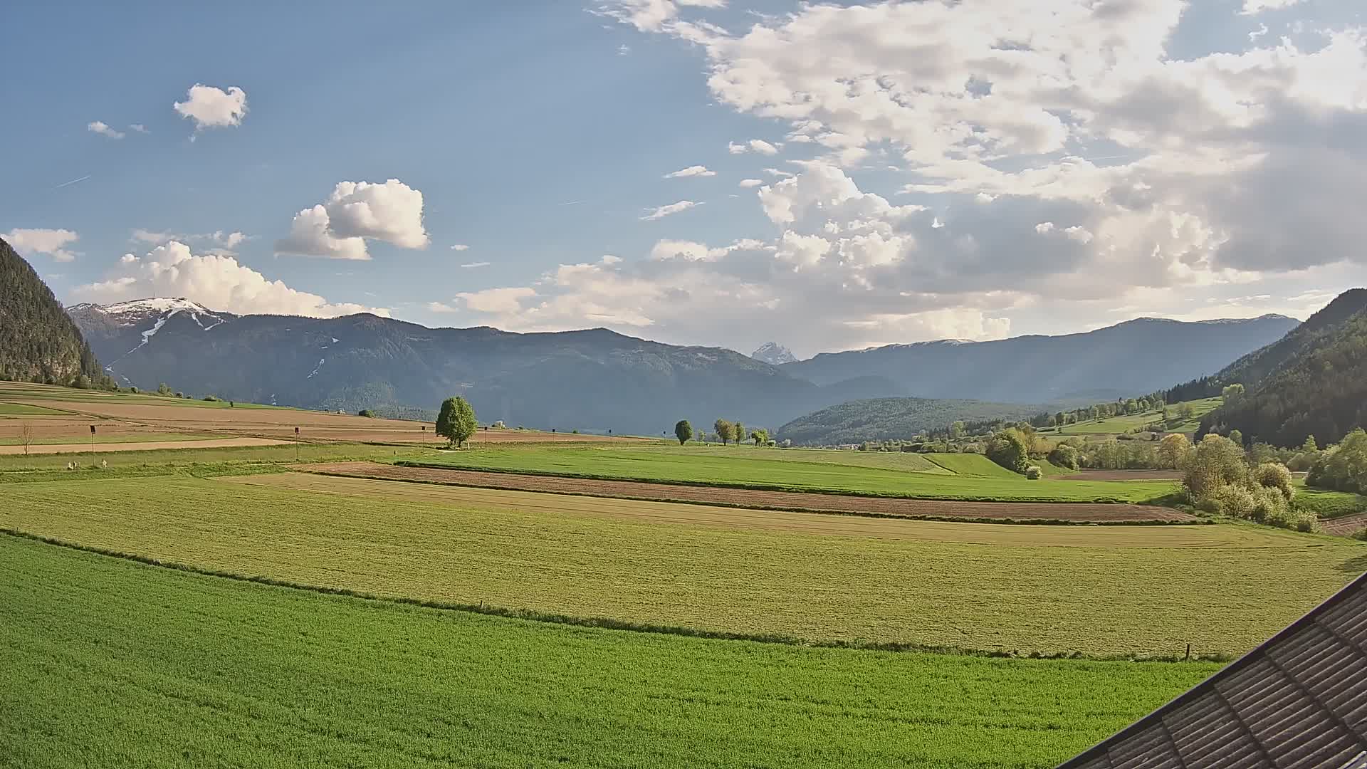 Gais | Vista dall’agriturismo Winklerhof verso Plan de Corones e le Dolomiti