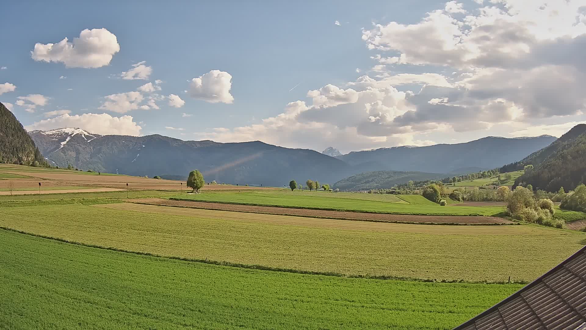Gais | Vista dall’agriturismo Winklerhof verso Plan de Corones e le Dolomiti