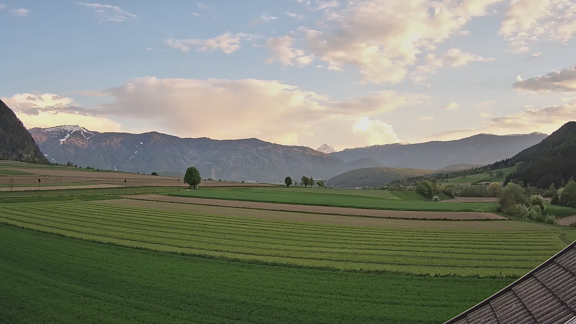 Gais | Vista desde la finca Winklerhof hacia Plan de Corones y los Dolomitas