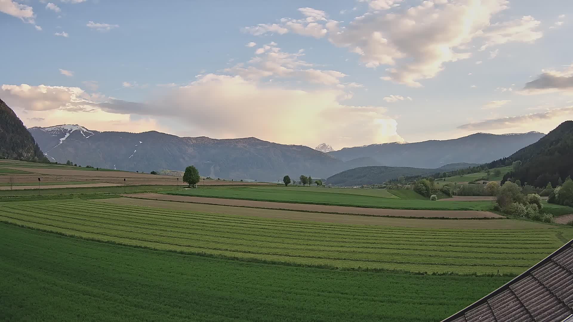 Gais | Vista desde la finca Winklerhof hacia Plan de Corones y los Dolomitas