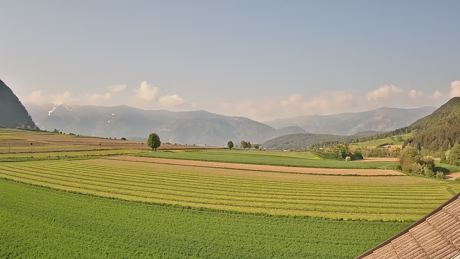Gais | Vista dall’agriturismo Winklerhof verso Plan de Corones e le Dolomiti