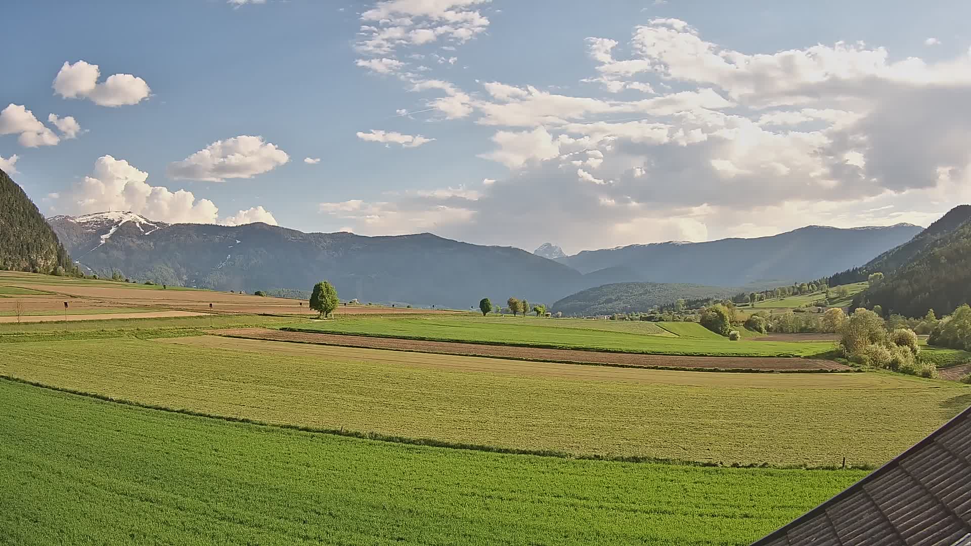 Gais | Vista desde la finca Winklerhof hacia Plan de Corones y los Dolomitas