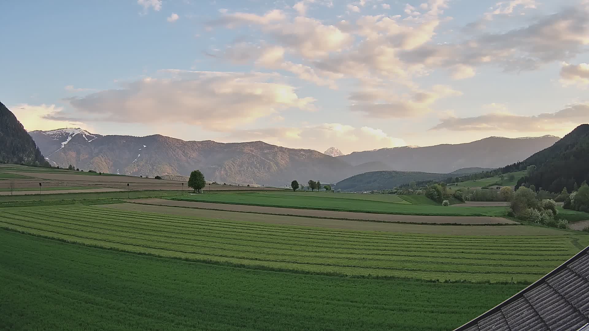 Gais | Vista desde la finca Winklerhof hacia Plan de Corones y los Dolomitas