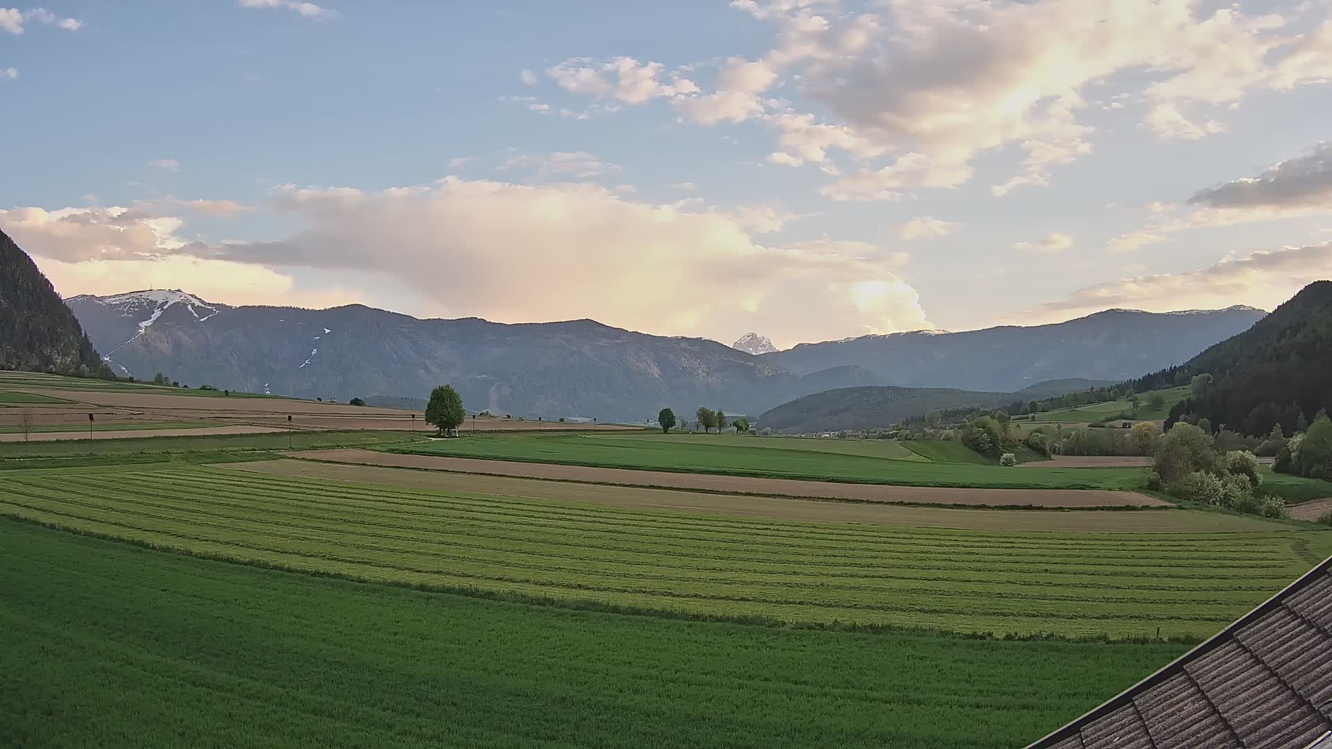 Gais | Vista desde la finca Winklerhof hacia Plan de Corones y los Dolomitas