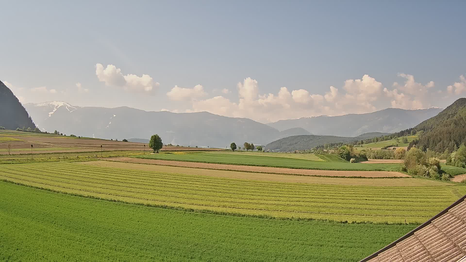 Gais | Vista dall’agriturismo Winklerhof verso Plan de Corones e le Dolomiti