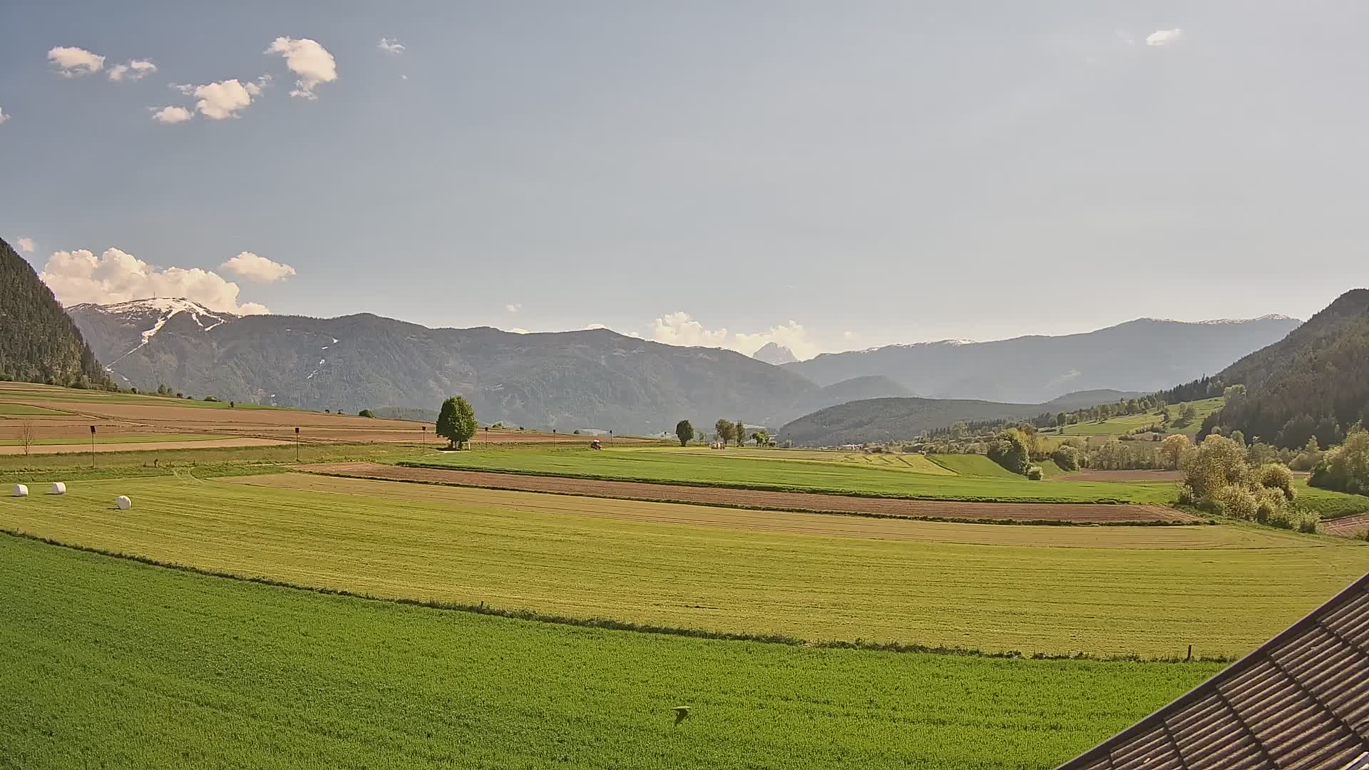 Gais | Vista dall’agriturismo Winklerhof verso Plan de Corones e le Dolomiti