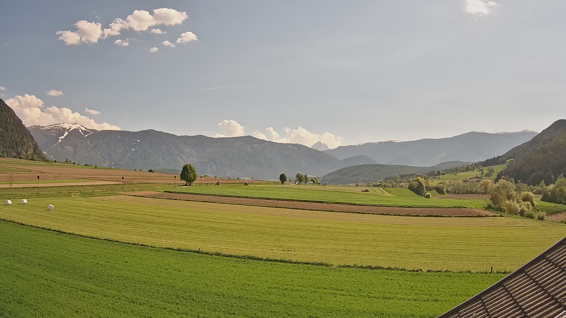 Gais | Vista dall’agriturismo Winklerhof verso Plan de Corones e le Dolomiti
