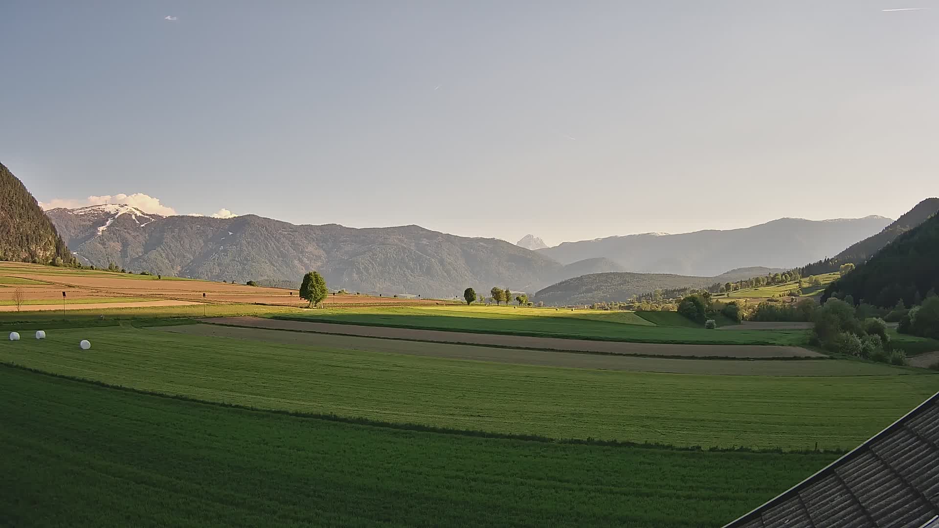 Gais | Vista desde la finca Winklerhof hacia Plan de Corones y los Dolomitas