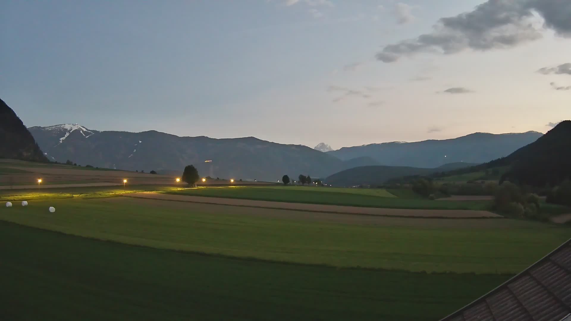 Gais | Vista dall’agriturismo Winklerhof verso Plan de Corones e le Dolomiti