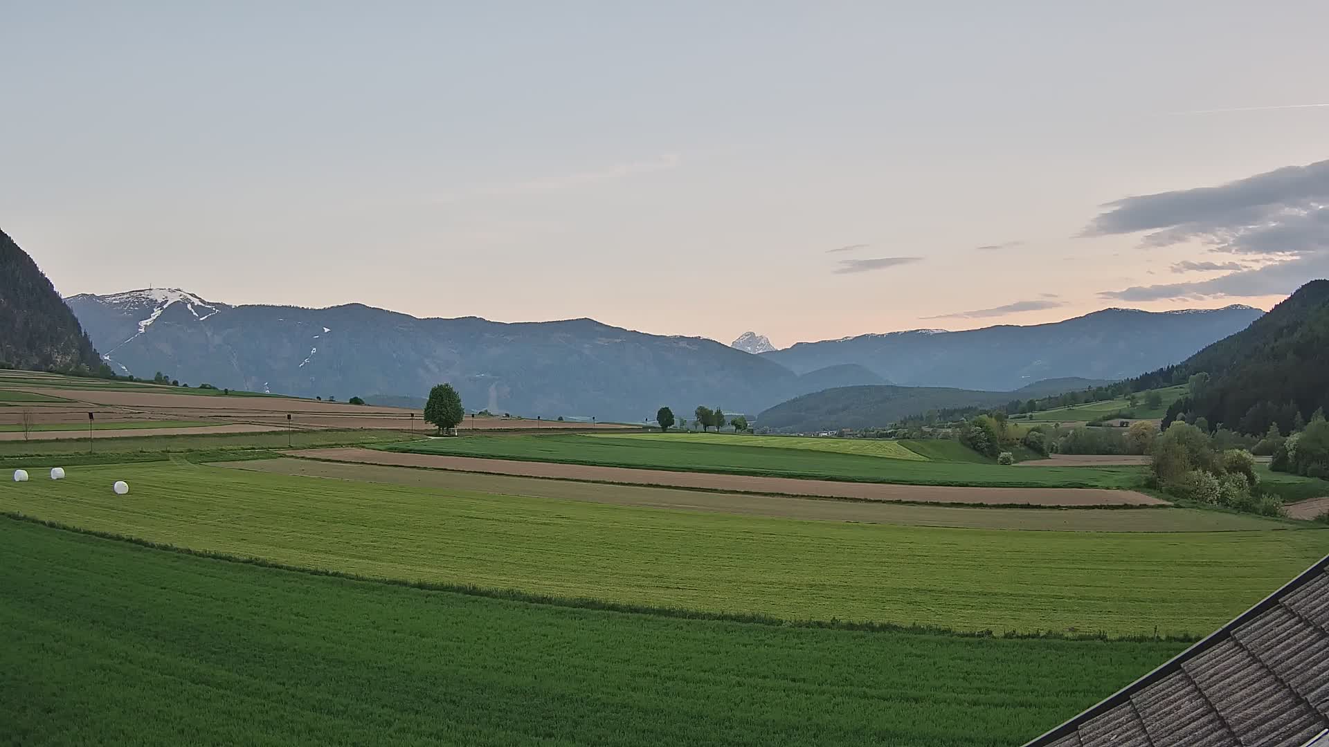 Gais | Vista desde la finca Winklerhof hacia Plan de Corones y los Dolomitas