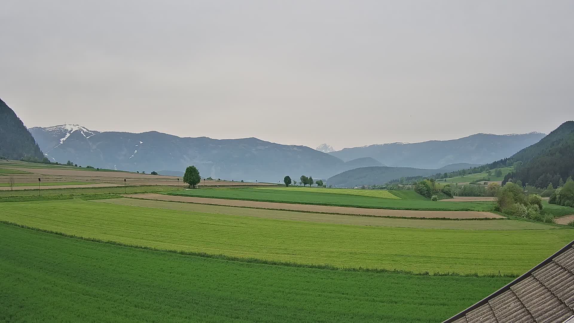 Gais | Vista dall’agriturismo Winklerhof verso Plan de Corones e le Dolomiti