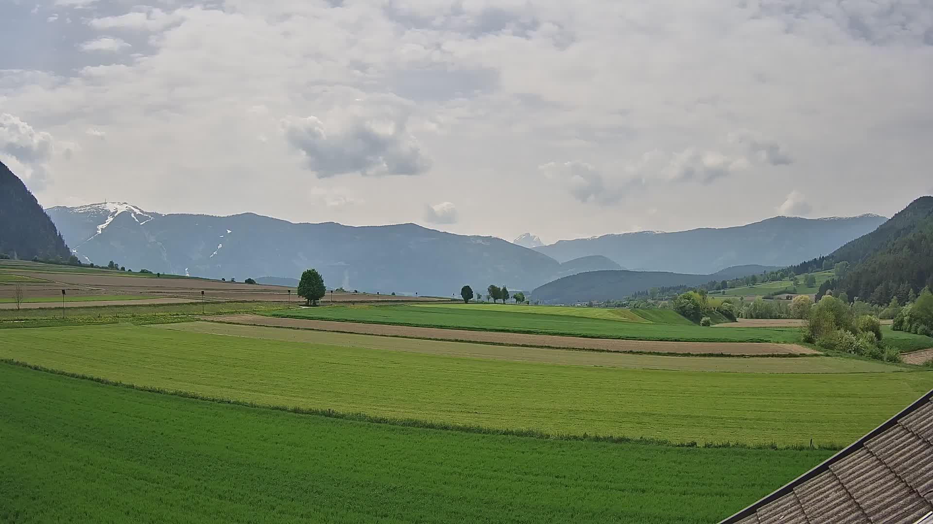 Gais | Vista dall’agriturismo Winklerhof verso Plan de Corones e le Dolomiti