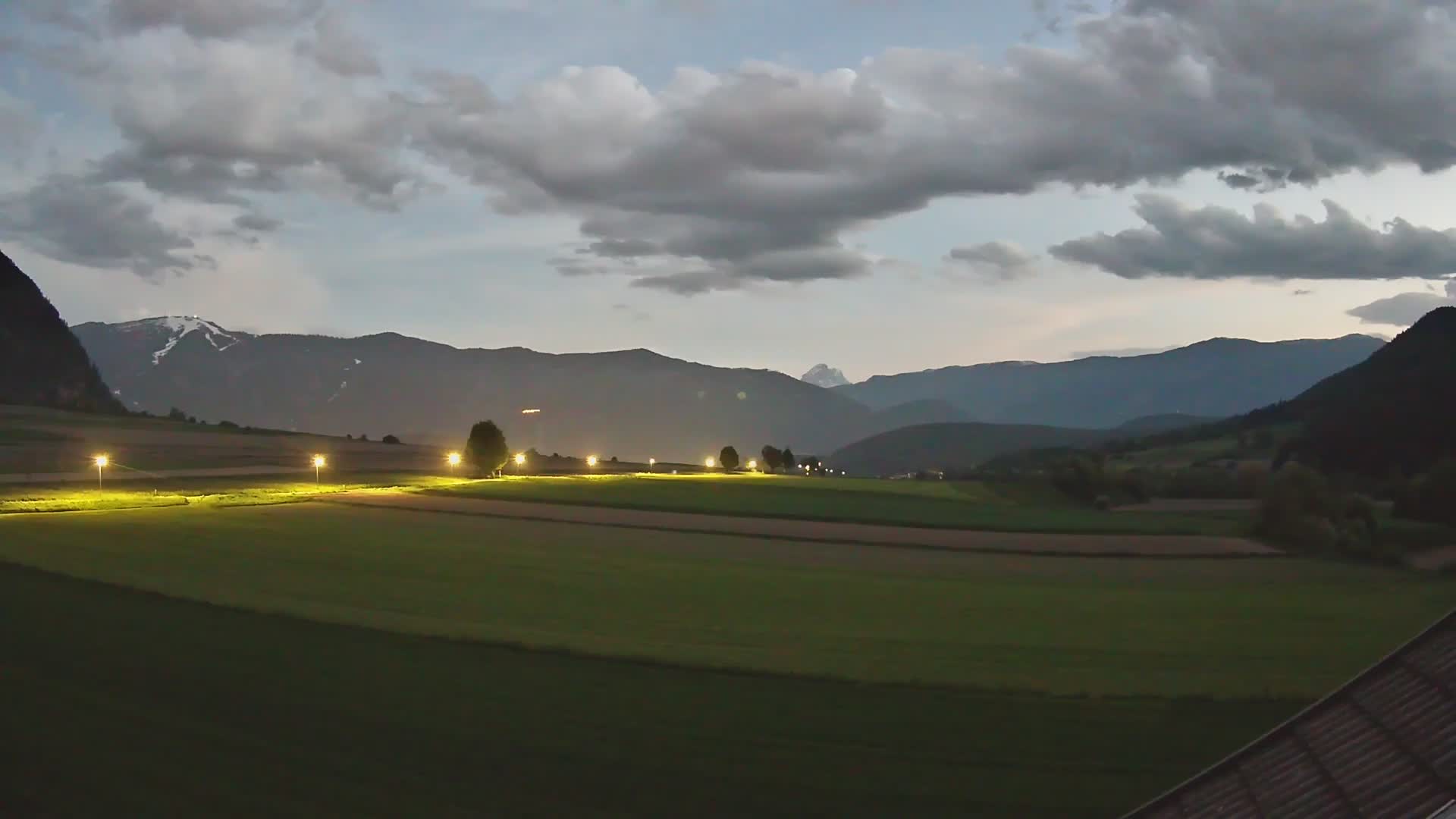 Gais | Vista dall’agriturismo Winklerhof verso Plan de Corones e le Dolomiti