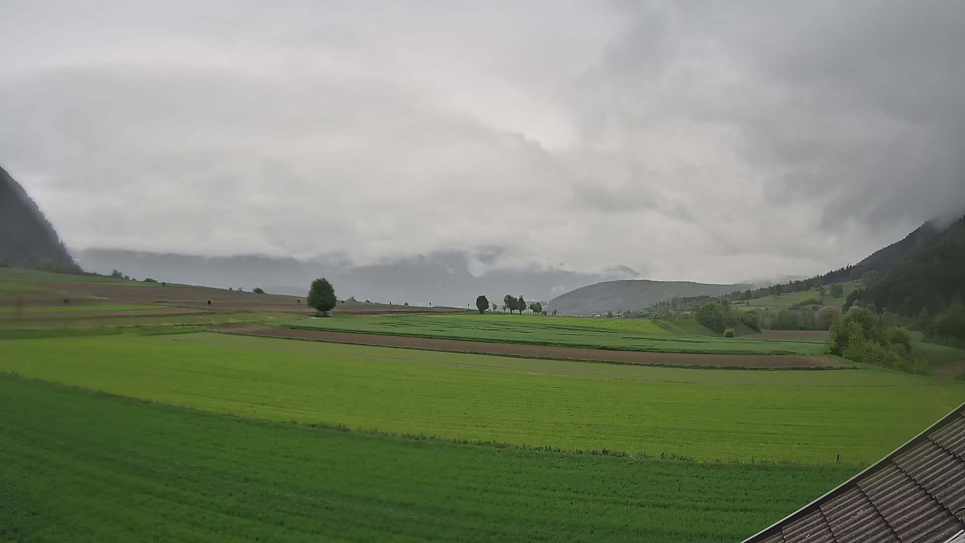 Gais | Vista dall’agriturismo Winklerhof verso Plan de Corones e le Dolomiti