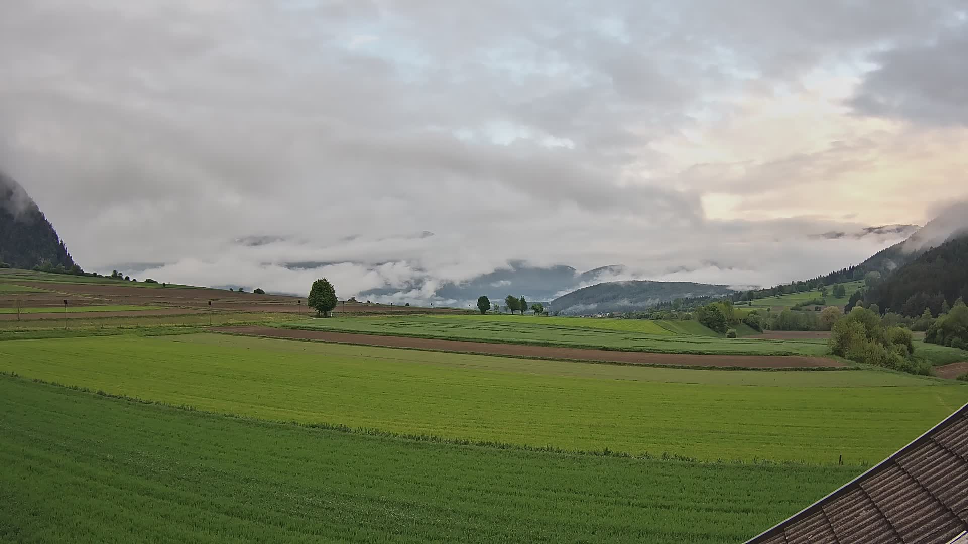 Gais | Vista dall’agriturismo Winklerhof verso Plan de Corones e le Dolomiti