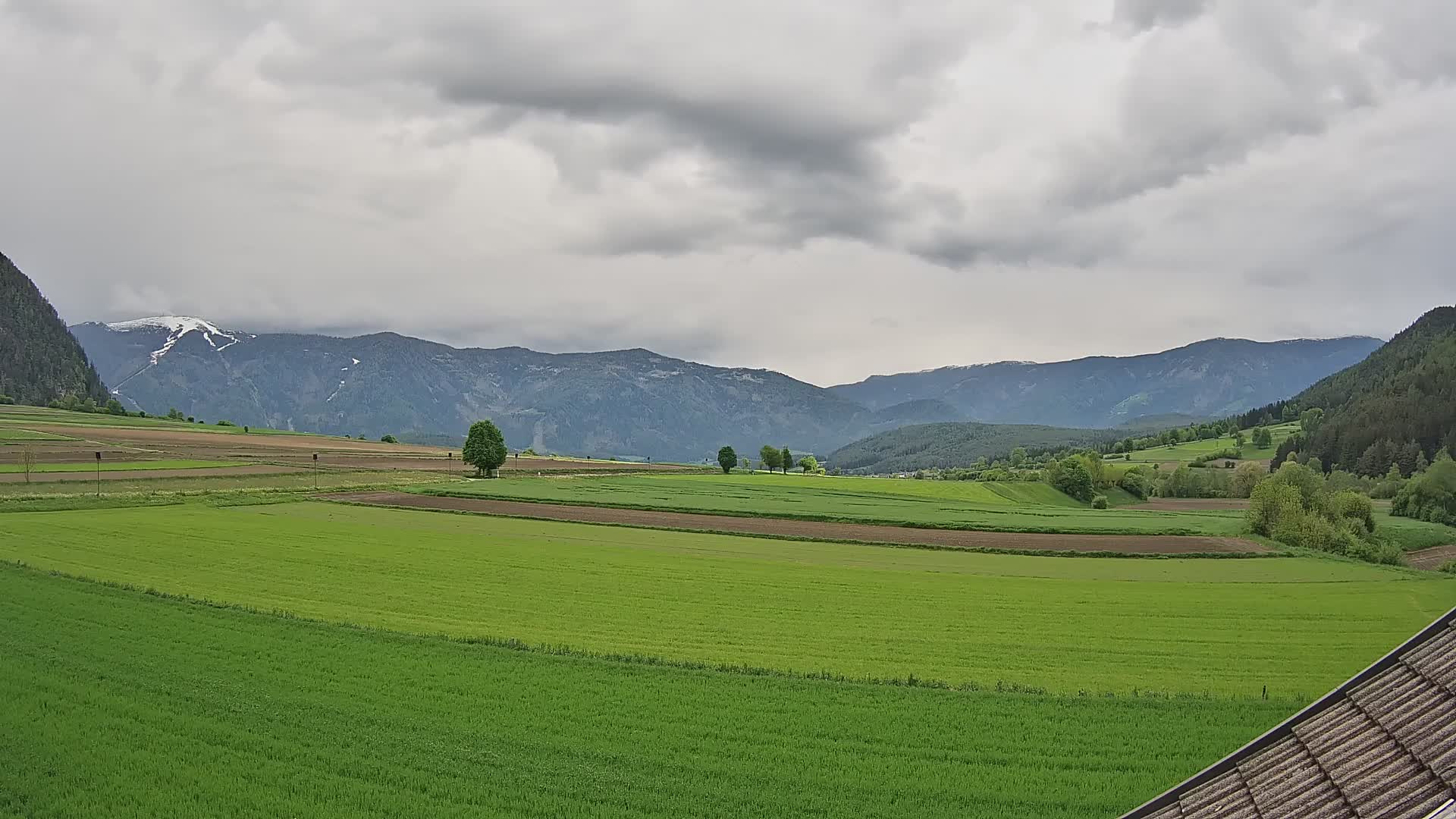 Gais | Vista dall’agriturismo Winklerhof verso Plan de Corones e le Dolomiti
