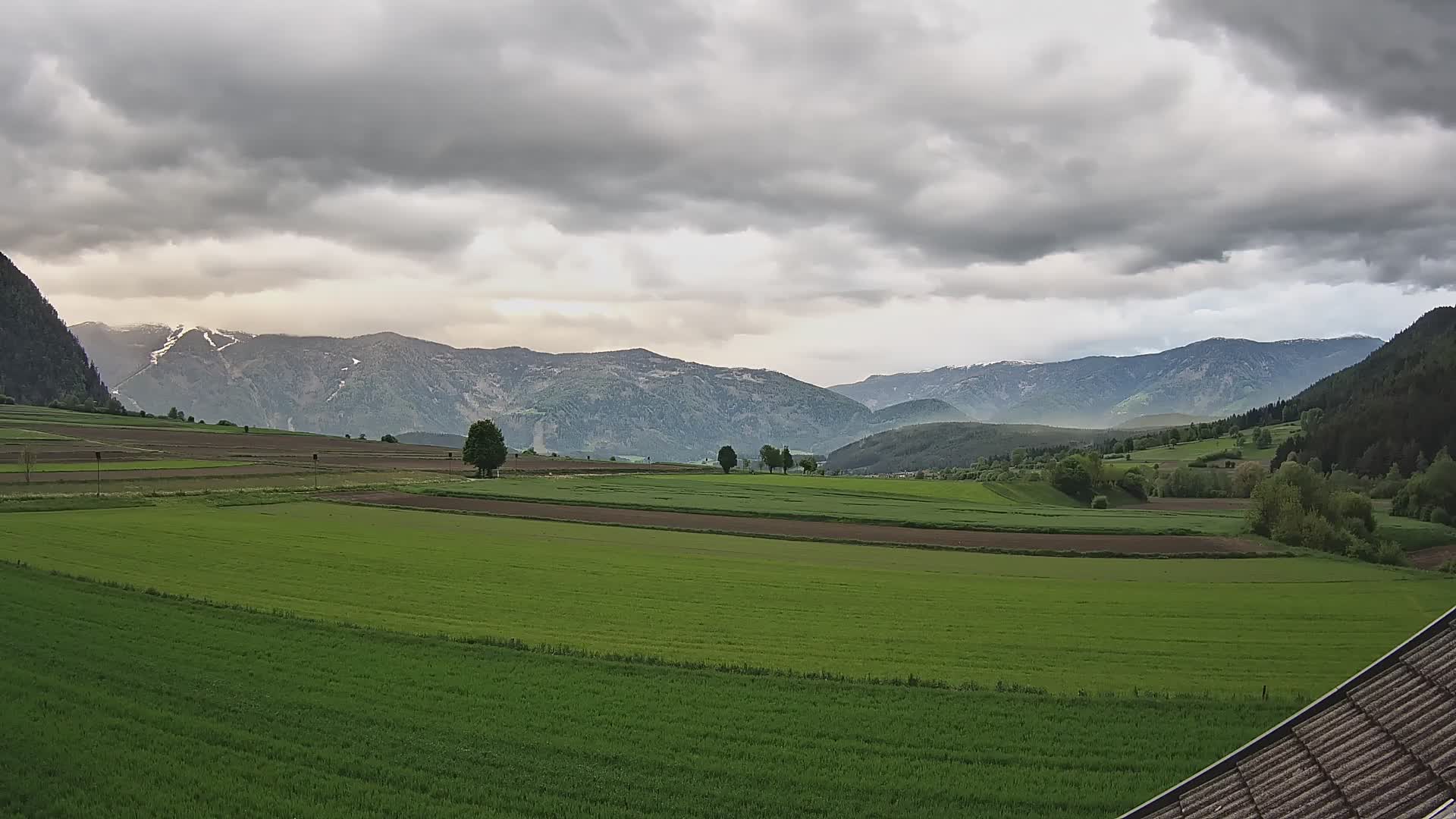 Gais | Vista dall’agriturismo Winklerhof verso Plan de Corones e le Dolomiti