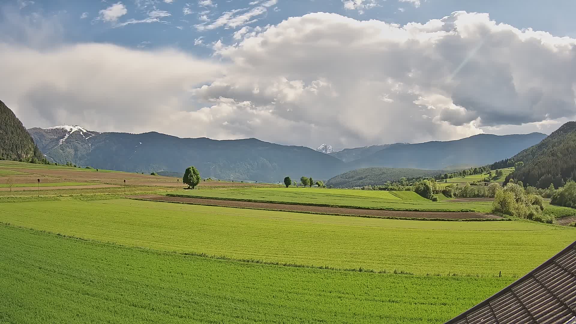 Gais | Vista desde la finca Winklerhof hacia Plan de Corones y los Dolomitas