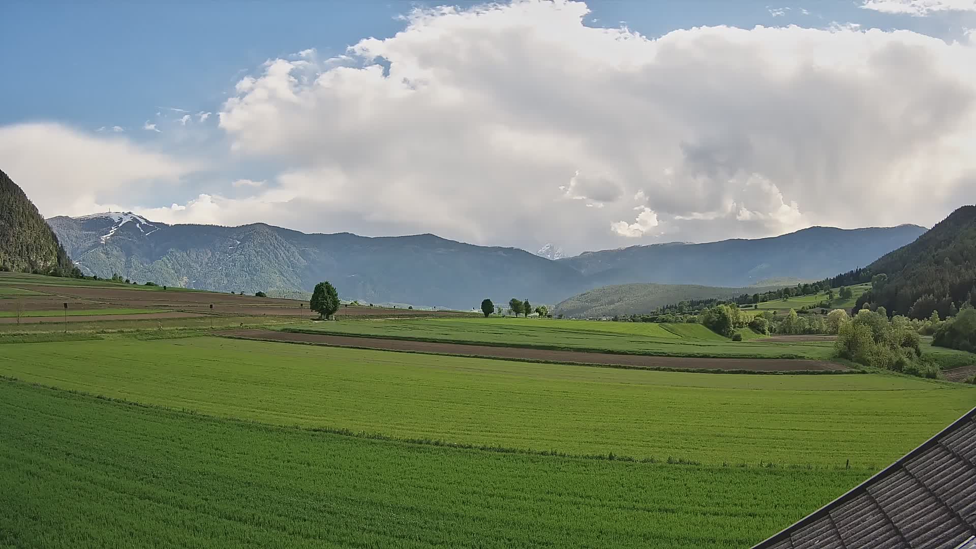Gais | Vista dall’agriturismo Winklerhof verso Plan de Corones e le Dolomiti