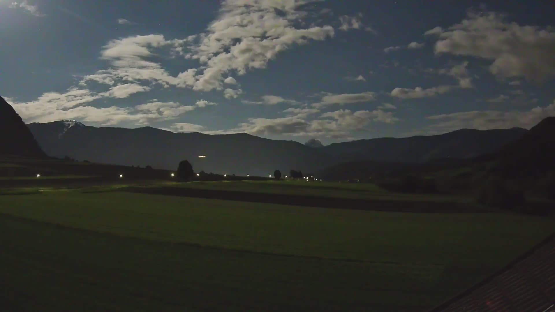 Gais | Vista dall’agriturismo Winklerhof verso Plan de Corones e le Dolomiti