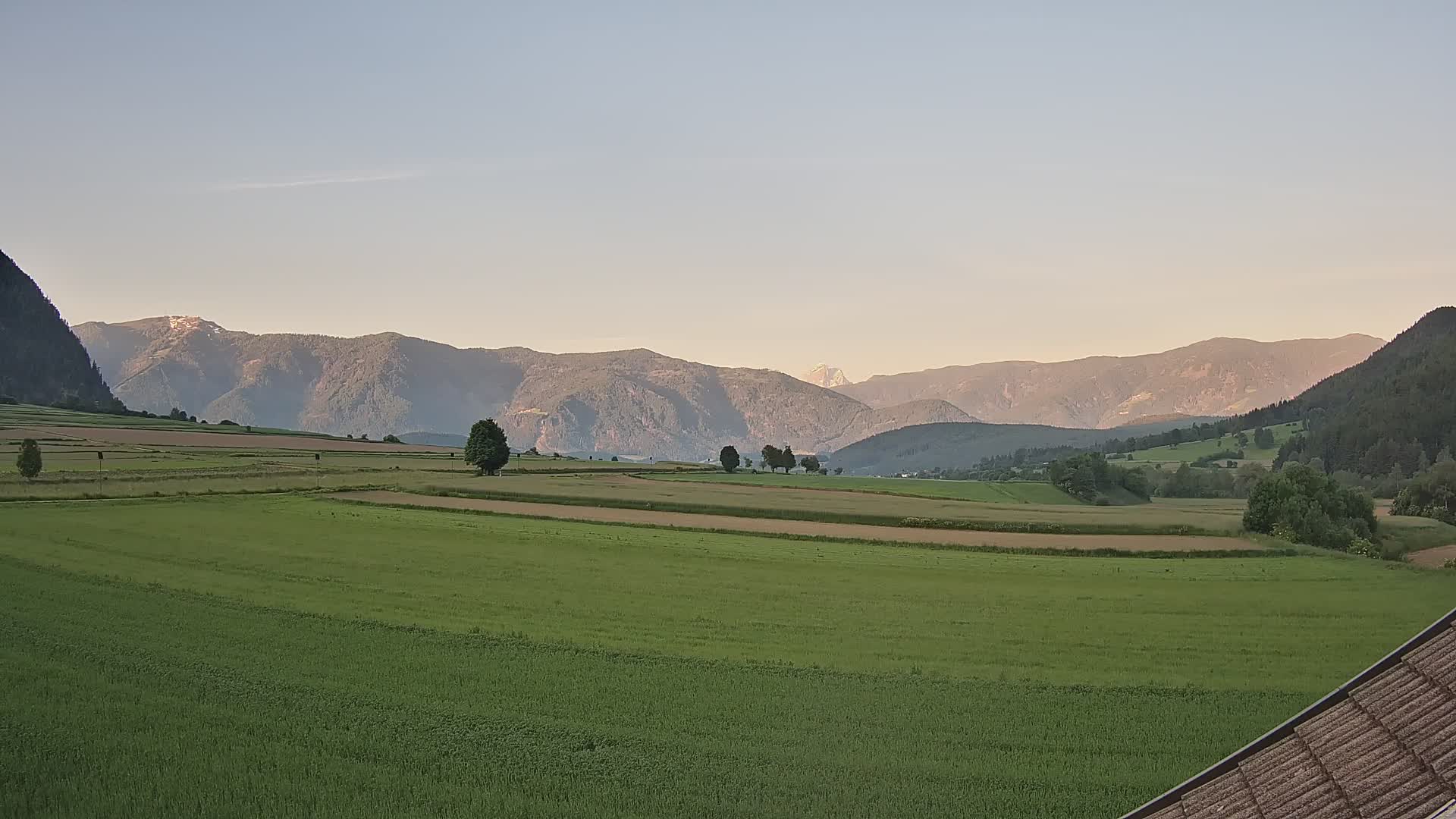 Gais | Vista desde la finca Winklerhof hacia Plan de Corones y los Dolomitas