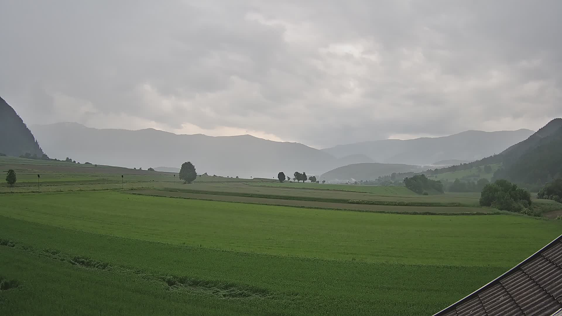 Gais | Vista dall’agriturismo Winklerhof verso Plan de Corones e le Dolomiti