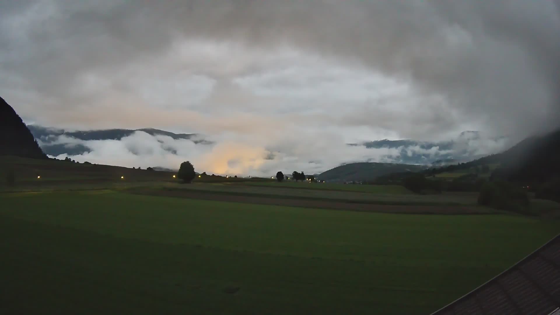 Gais | Vista dall’agriturismo Winklerhof verso Plan de Corones e le Dolomiti