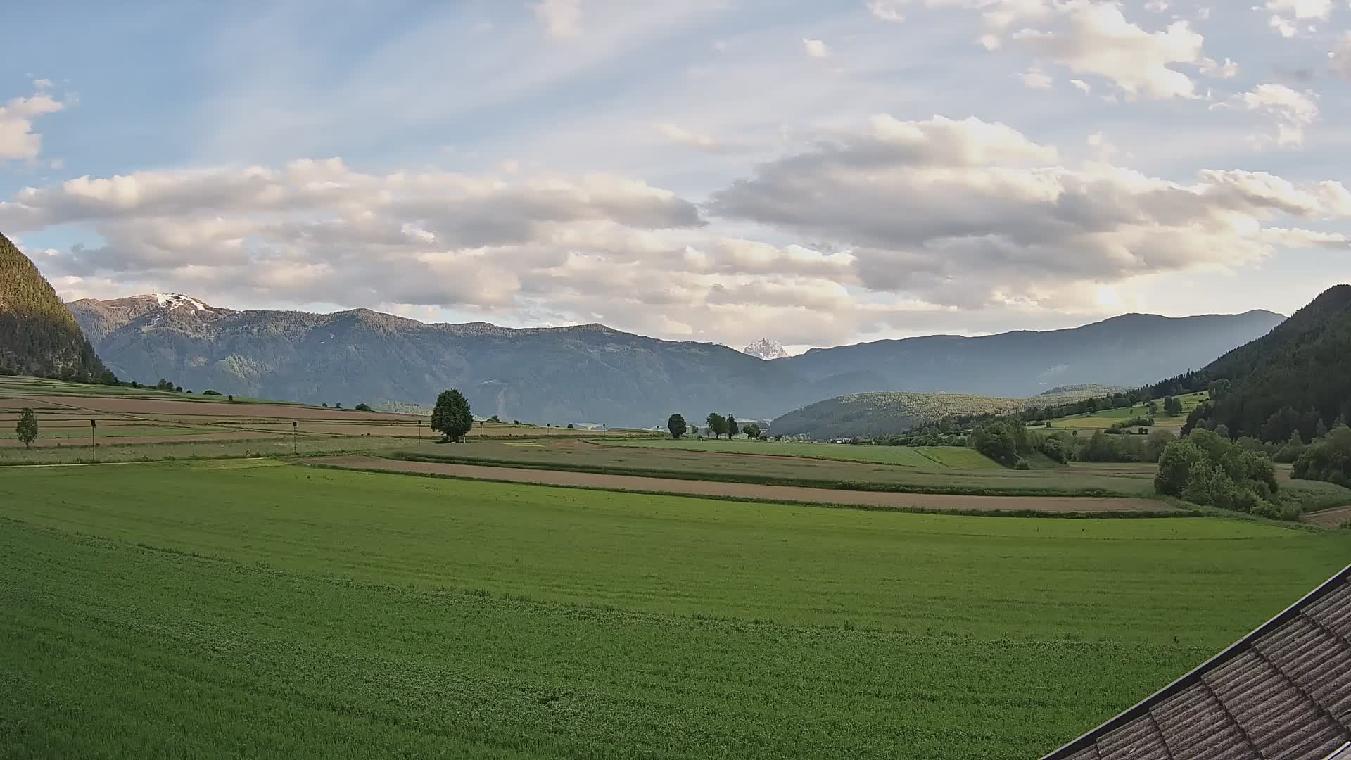 Gais | Vista desde la finca Winklerhof hacia Plan de Corones y los Dolomitas