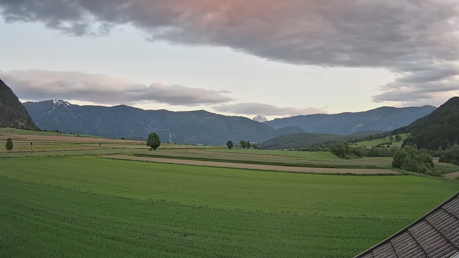 Gais | Blick vom Vintage Farm Winklerhof auf Kronplatz und Dolomiten