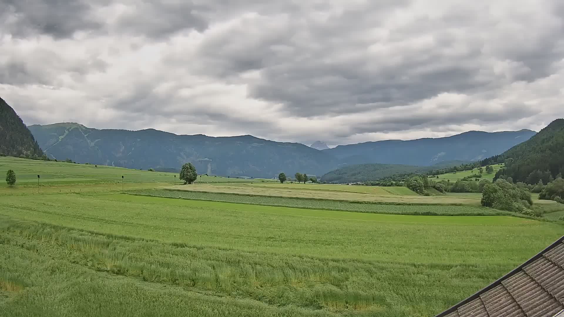 Gais | Vista desde la finca Winklerhof hacia Plan de Corones y los Dolomitas